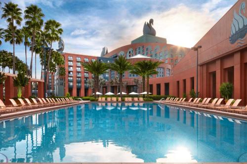 Swimming pool, Walt Disney World Dolphin near 1900 Park Fare
