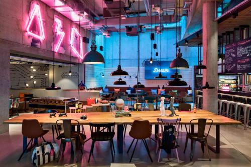 Moxy Frankfurt City Center - image 11