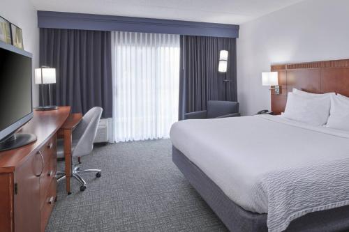 Courtyard by Marriott Detroit Troy - image 8
