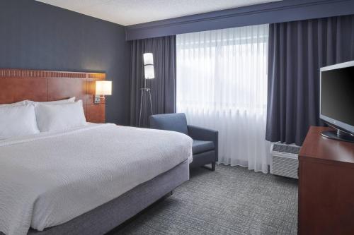 Courtyard by Marriott Detroit Troy