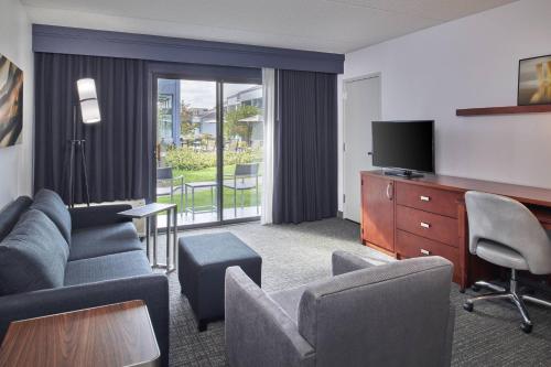 Courtyard by Marriott Detroit Troy