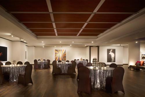 JW Marriott Houston Downtown - image 9