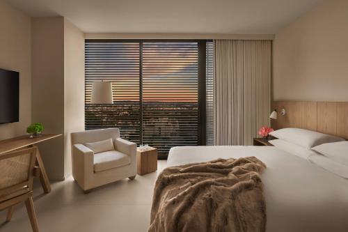 Superior Suite, 1 Bedroom Suite, 1 King, City view