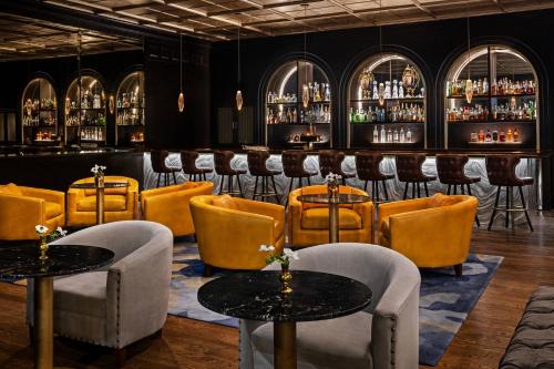 The Drake Oak Brook, Autograph Collection