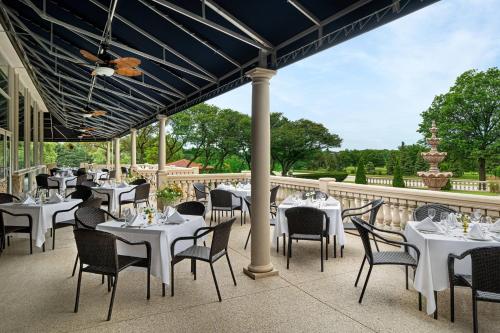 The Drake Oak Brook Autograph Collection - image 4