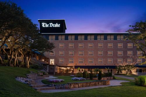 The Drake Oak Brook Autograph Collection - image 8