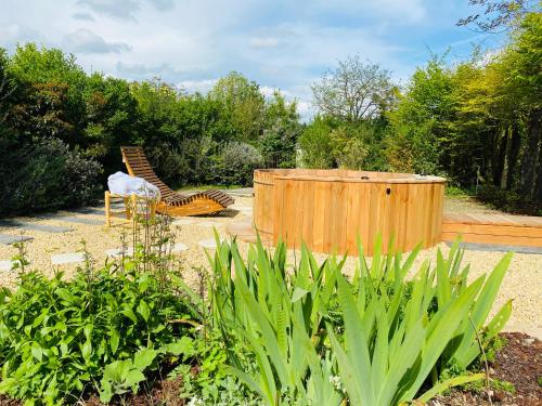 Gîte Romarin bain nordique jacuzzi l'ecrin de verdure