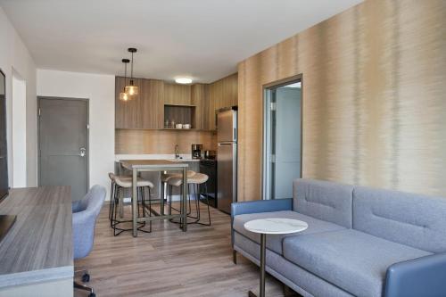 2 bedrooms, 3 beds