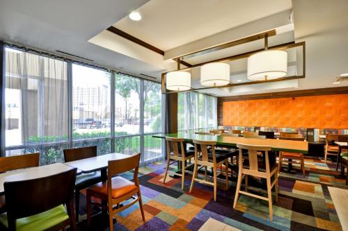 Fairfield Inn & Suites by Marriott Dallas Medical/Market Center