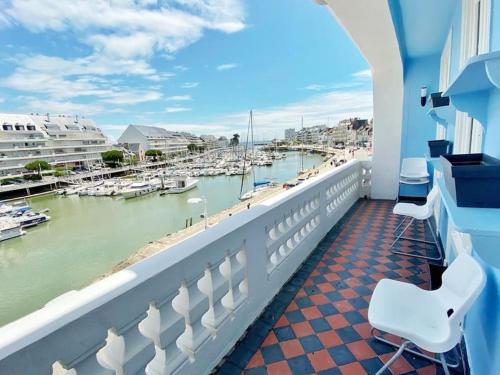 Appt. T3 type Haussmannien vue mer sur port