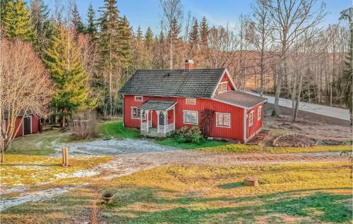 Amazing Home In ml With Wifi And 2 Bedrooms