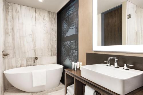 room detail thumbnail 2