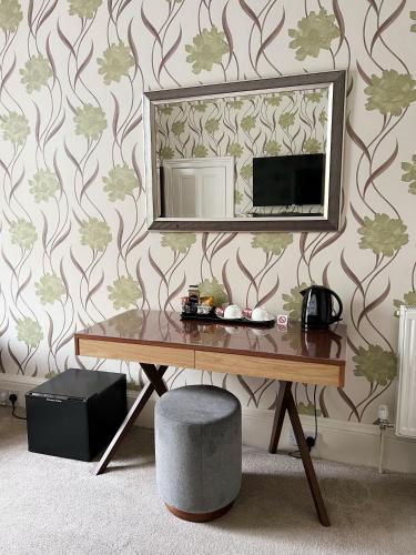 Gladstone House - image 2