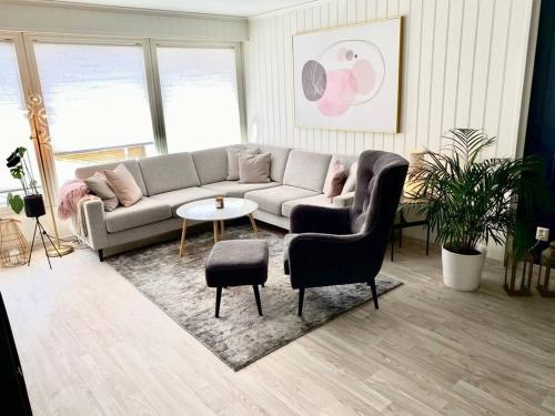 . Moderne og sentral leilighet med koselig og privat uteplass!