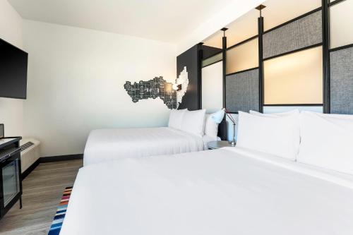 Aloft Superior Queen Corner Room with Two Queen Beds 