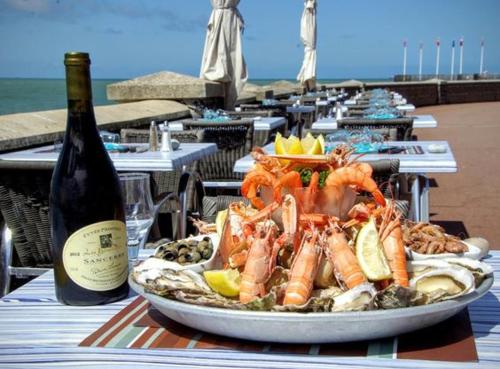 Eten en drinken, LE KENAV - STUDIO A 300 M DU PORT in Locmiquélic