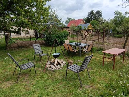 Kert, Várkapitány-lak (Varkapitany-lak) in Csesznek