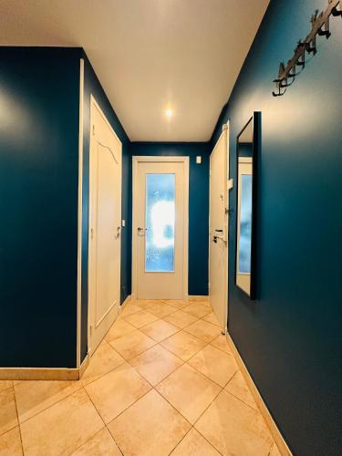 The NICE - 3 rooms, 3air cond, 3TV, 3fans, 2 wc, WIfi everywhere 5min aeroport, train, beach, 1min tram, 15 min centre, port, PARKING POSSIBLE, Nice (fotografie 10)
