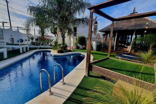 Villa Oasis 10 pers, piscina, BBQ, 10 min playa