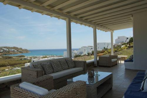 Cycladic Home with Sea View in Kalo Livadi