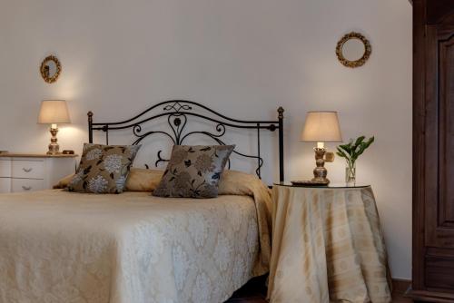 1 queen bed, 1 twin bed