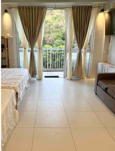 Pico de Loro Miranda Family Beach Condo max 6 pax with fiber internet in นาซุกบู