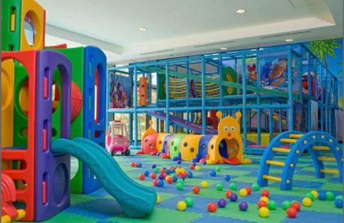 Pico de Loro Miranda Family Beach Condo max 6 pax with fiber internet in นาซุกบู