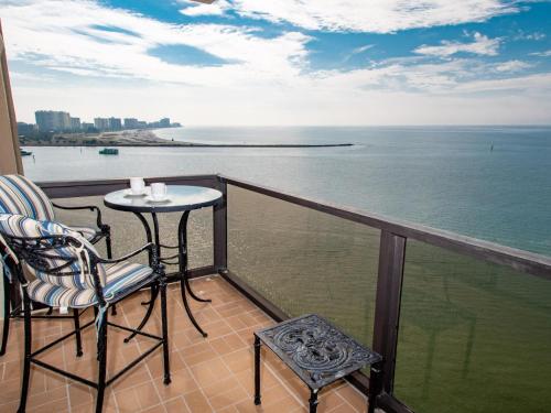 440 West Condos 1107-N - Panoramic Water Views - image 3