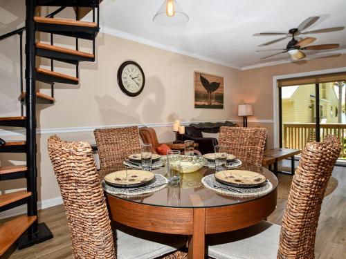 Aldea A8 Beachfront 2 Bedroom 2 Bath - Tranquil Belleair Beach in Clearwater Beach, USA
