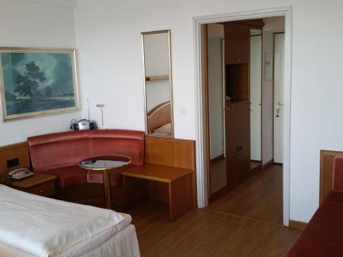 Hotel Colibrì Room Type - Triple Room with Lake View and Balcony