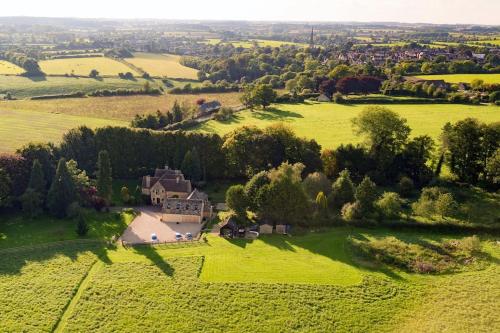 My home in The Cotswolds -10 guests