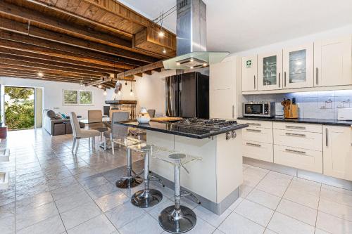 Kitchen, Silves Retreat by Algarve Golden Properties in Venda Nova