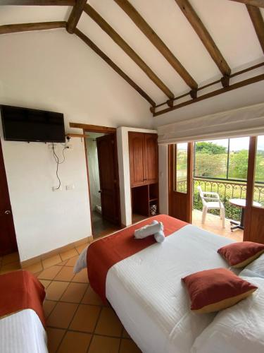 1 double bed, 1 twin bed