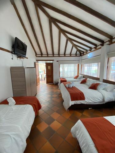 1 double bed, 3 twin beds