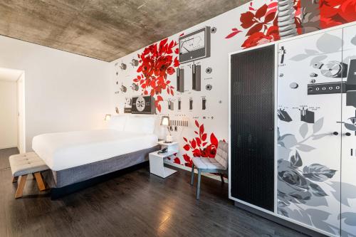 room detail thumbnail 0