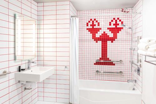 room detail thumbnail 2