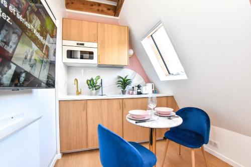 Newly Renovated Studio under the Parisian Roofs - Arc de Triomphe