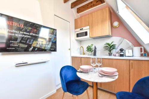 Newly Renovated Studio under the Parisian Roofs - Arc de Triomphe