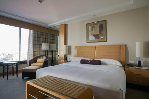 Deluxe Studio Room  image 8