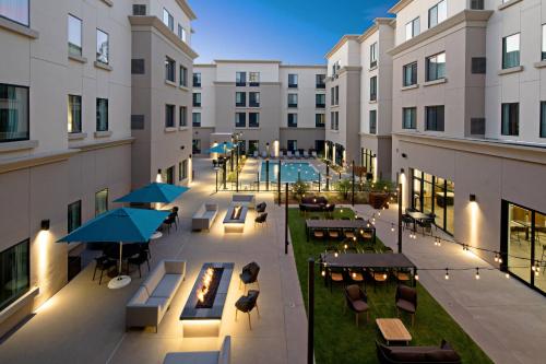 Residence Inn by Marriott Valencia - image 2