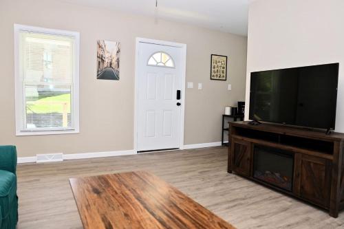 Lincoln, 1 Bedroom House near Xavier & Downtown in Cincinnati, USA