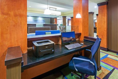 Fairfield Inn & Suites by Marriott Rogers