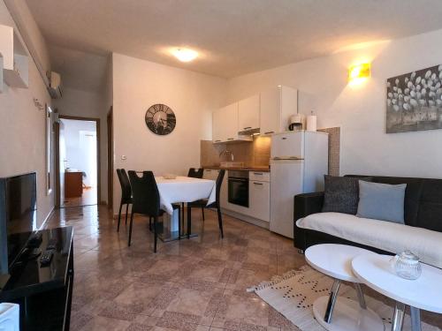 Apartments Ivka Bol 3