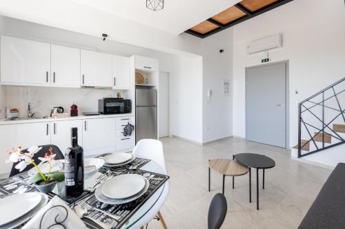 Pagani Blue - Luxury Maisonette B4 in Pharae