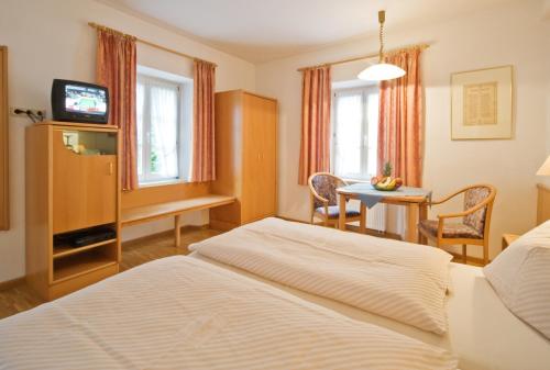 1 queen bed