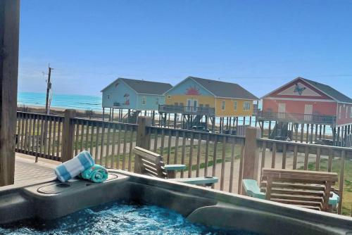 Large 5bd ~ Hot Tub w Ocean View ~ Firepit & Games