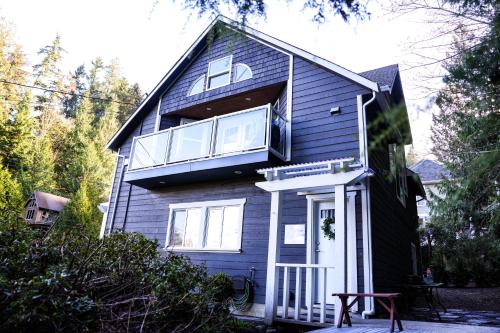 Sea and Cedar Retreat-a home in a tranquil setting in Cowichan Bay, Canada