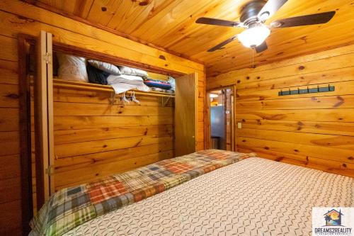 3BR Cabin On the White River with Boat Launch - Great Fishing - CCWC