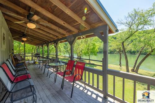 3BR Cabin On the White River with Boat Launch - Great Fishing - CCWC