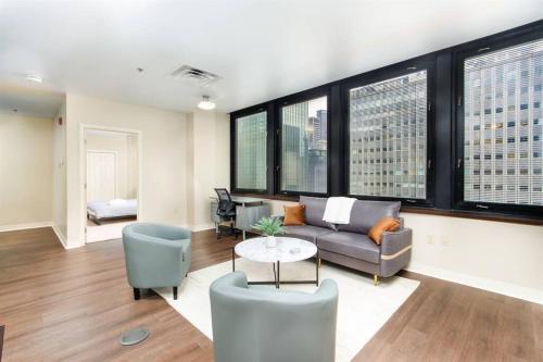 Lavish City Views in DT Pittsburgh 24-7 Valet Gym Lounge Roku in Pittsburgh, USA
